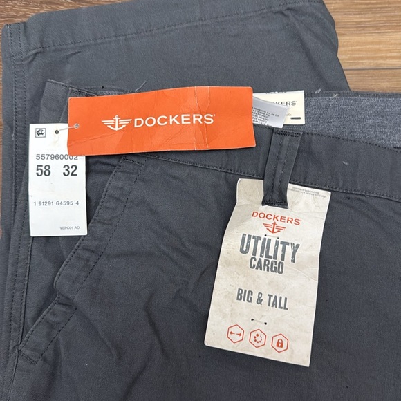 Dockers cargo pants. - Picture 2 of 4